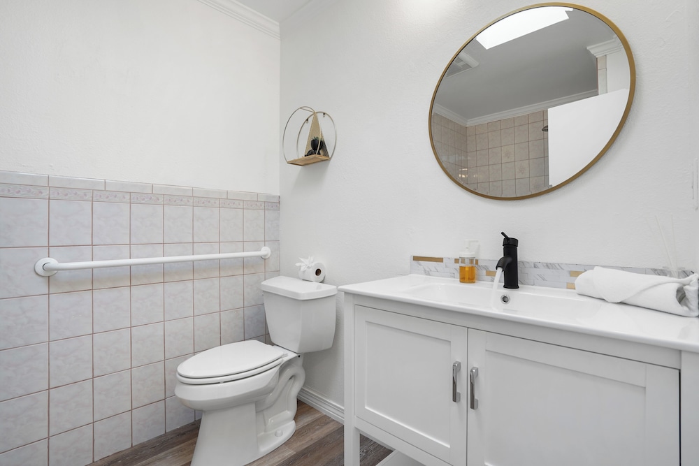 4Beds Private Unit Near BeachWalk Golf