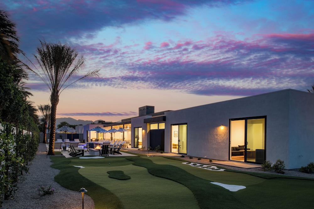 The Polo Villas by AvantStay – Modern Oasis Near Empire Polo Club
