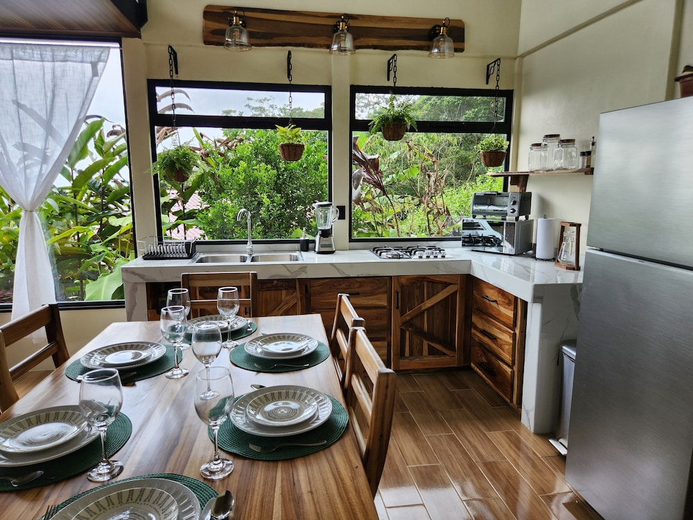 Cabañas Caeli, El Colibri, NEW La Fortuna Rainforest Cabin w Panoramic Views
