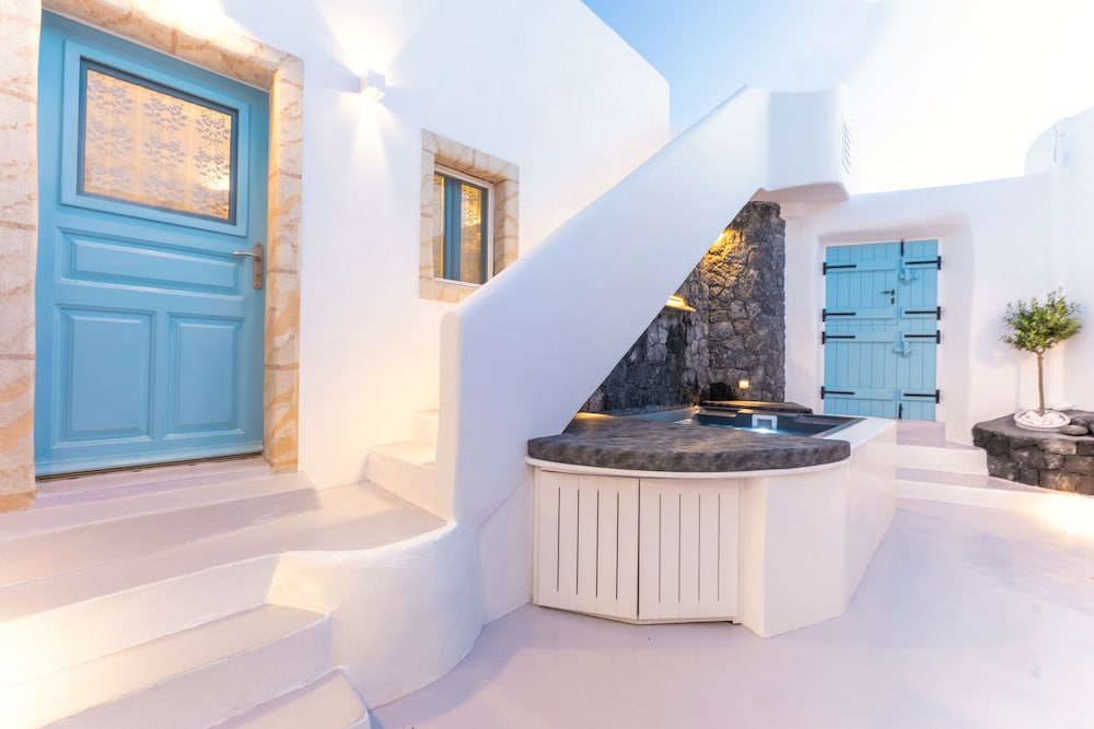 Kalamia Cave House