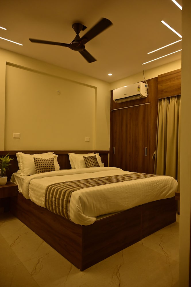 Hotel Noble Nook 100 ft. Road Indiranagar