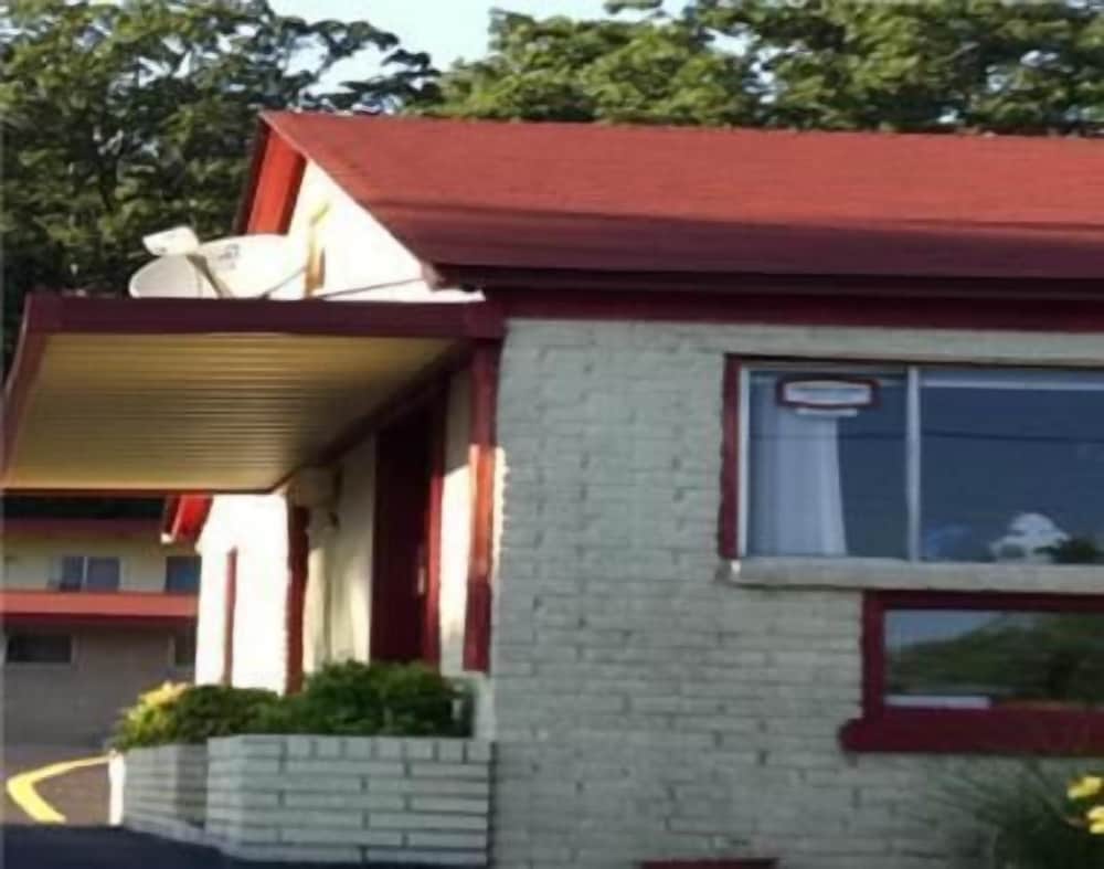 Budget Inn - Property Image 9