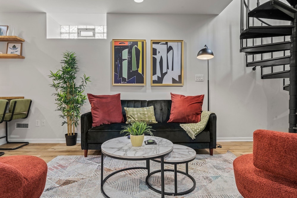 Old City 2 BR Near Historic Sites