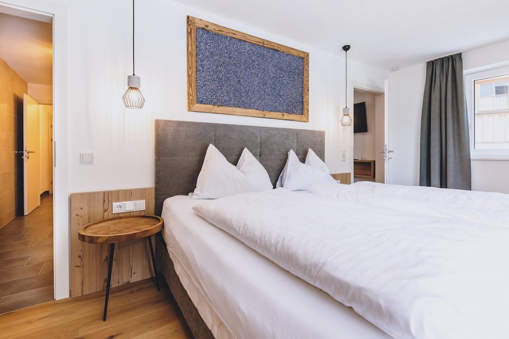 M1 - Balcony Apartment 3