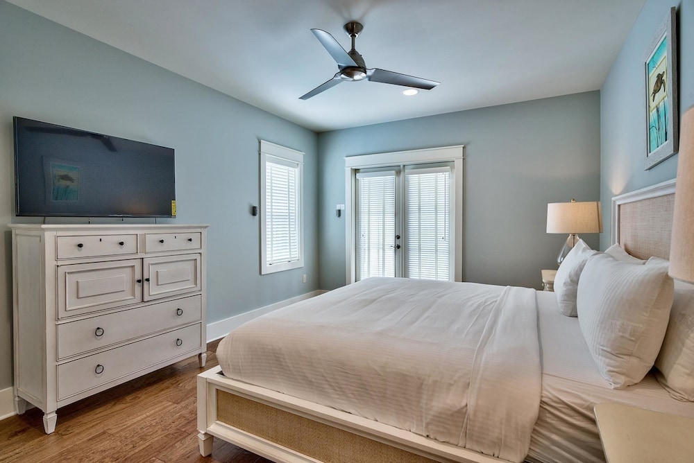 Villa Destiny 6 Bedroom Holiday Home by Five Star Properties