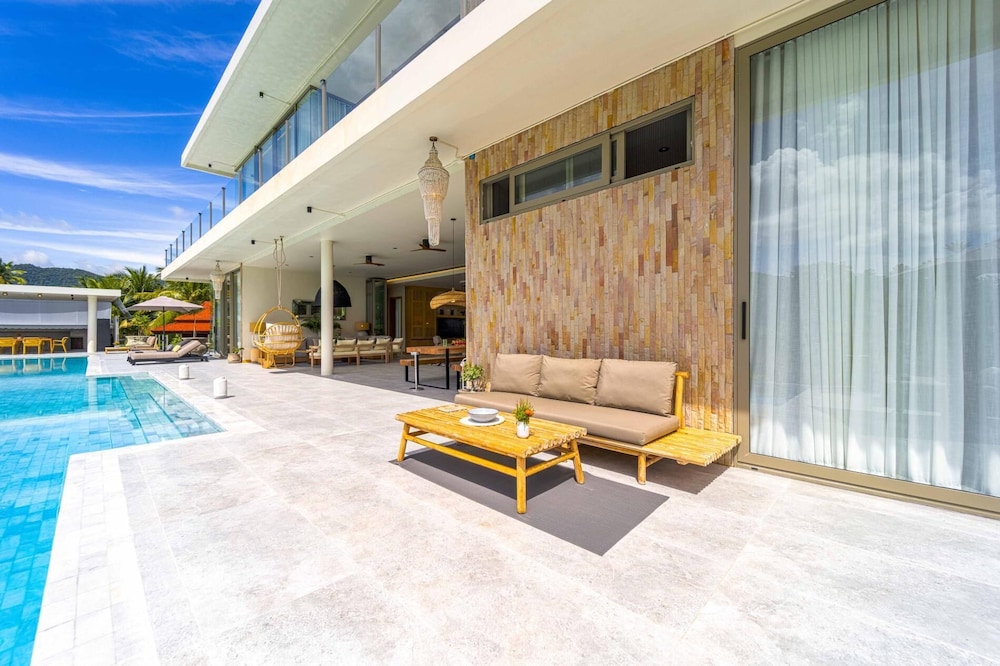 Ultra-Modern 6-Bedroom in GolfCourse PH6