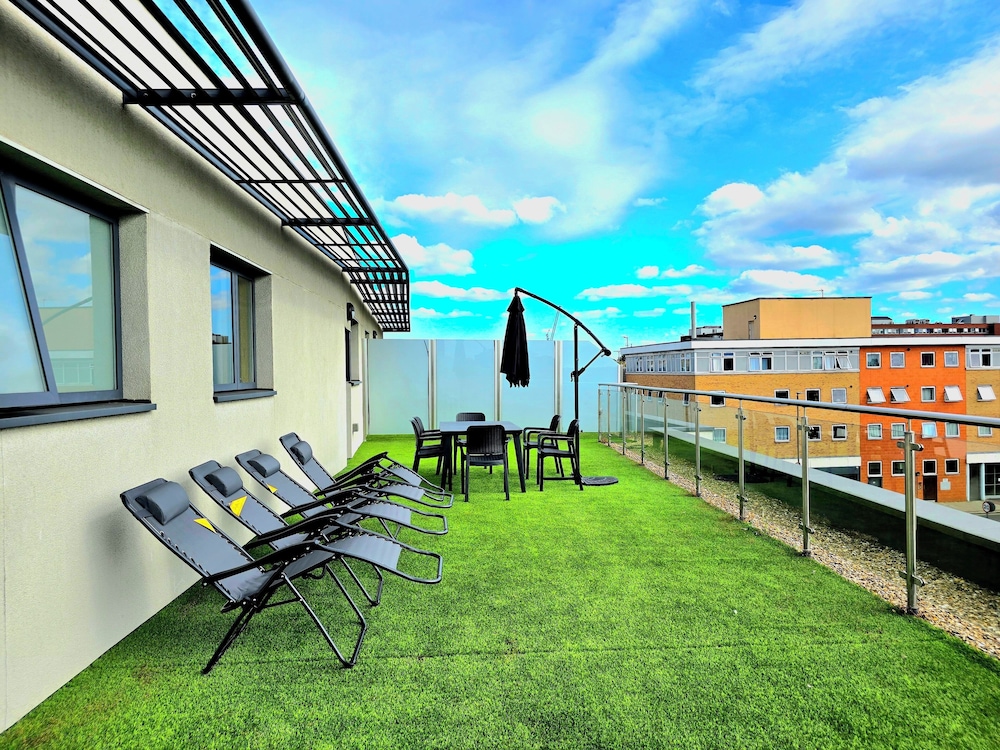 Retreat Private Rooftop 3 Bedroom Apartment