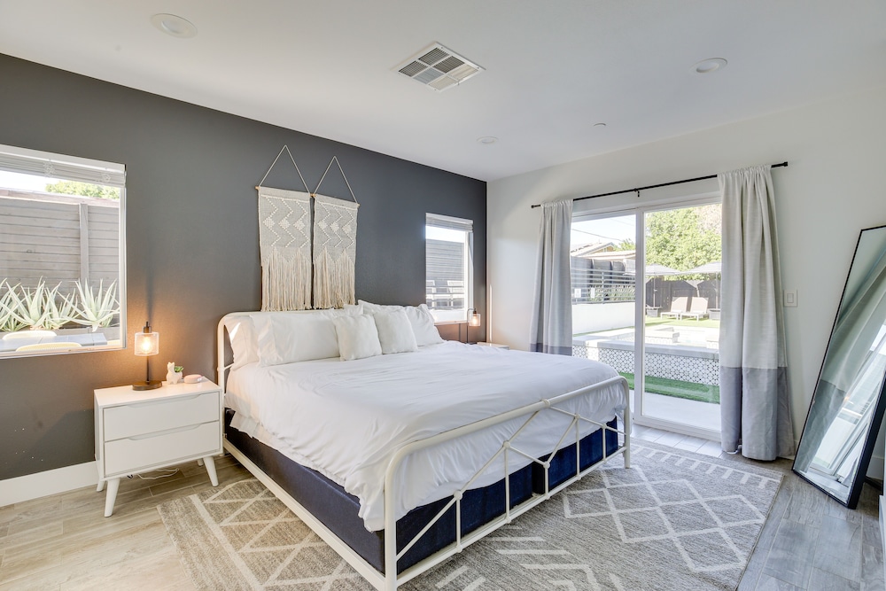 Modern Palm Springs Home w/ Pool & Gas Fire Pit! view 2