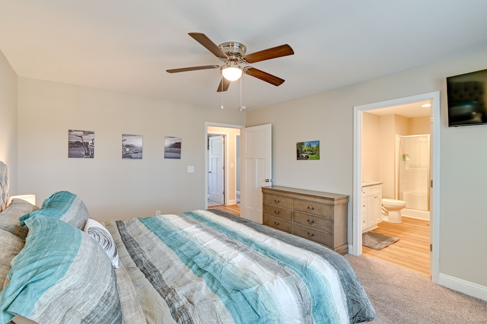 Bright Aberdeen Townhome on Golf Course w/ Deck! view 3