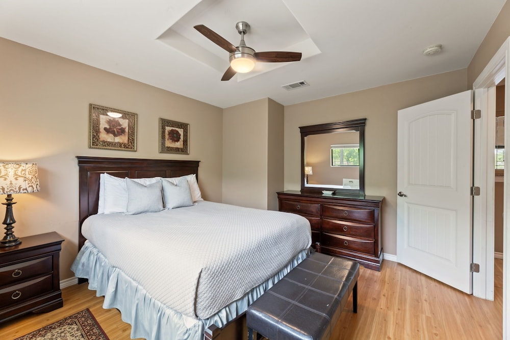 Chardonnay Haus - Unit C
