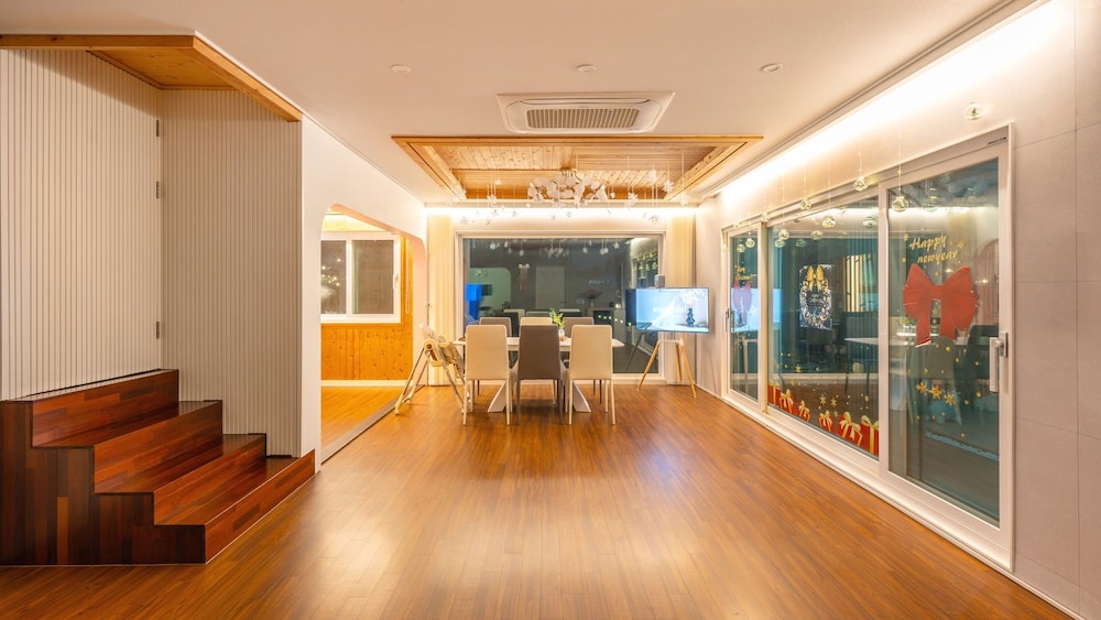 Yeosu La Rosa Private Pool Villa Pension