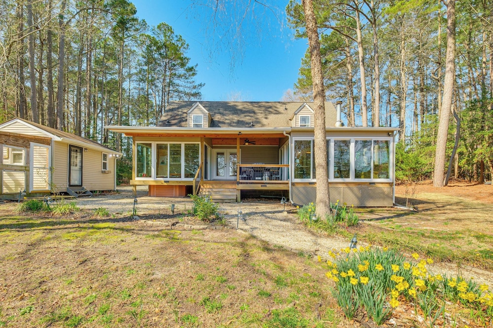Dock, Sunrooms & Fire Pits: Deltaville Home!