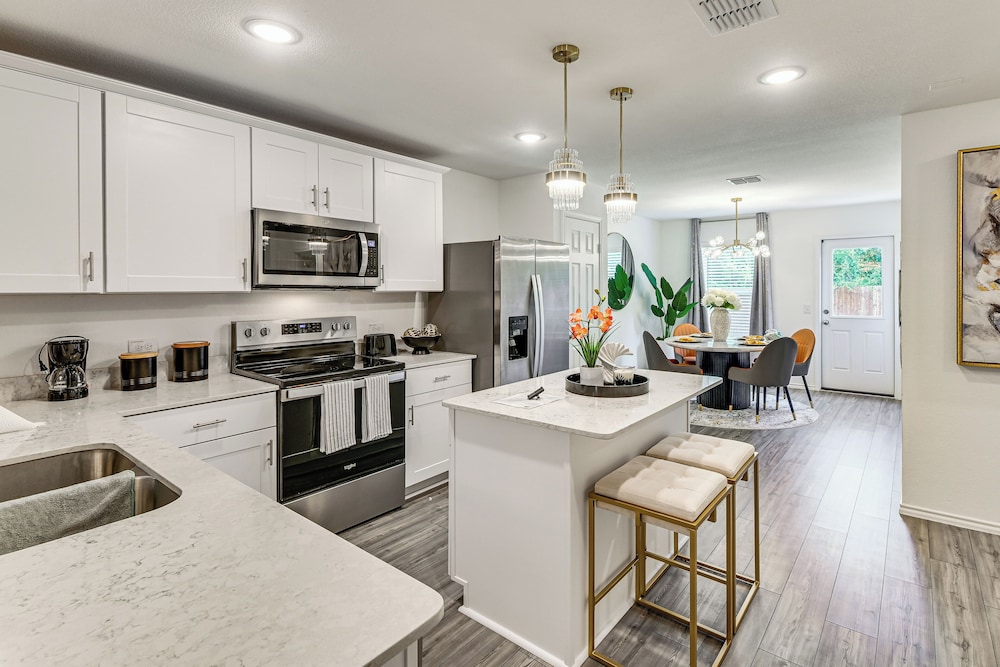 Modern Comforts + Fenced Yard: Princeton Retreat!