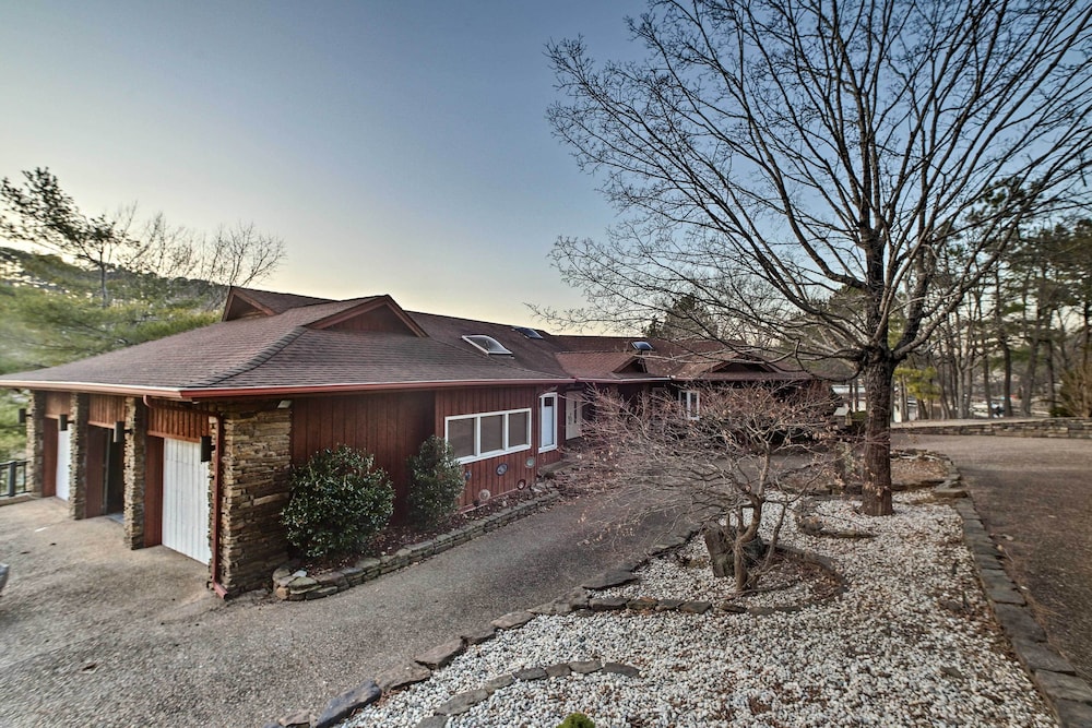 Lakefront Retreat w/ Dock & Beach: 2 Miles to Golf view 4