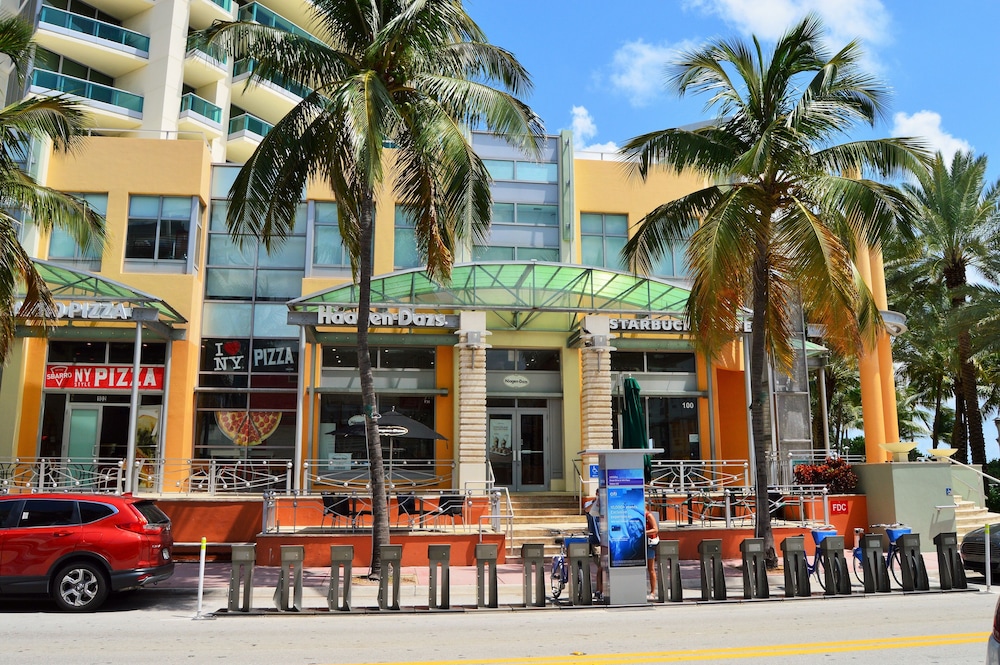 Penthouse De Soleil South Beach - On Ocean Drive Miami Beach Studio Bedroom Condo by RedAwning