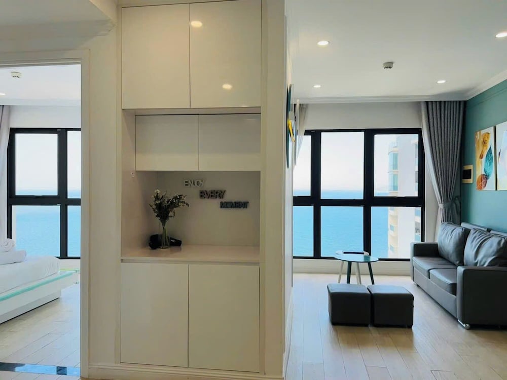 Gold Coast Balcony Serviced Apartment