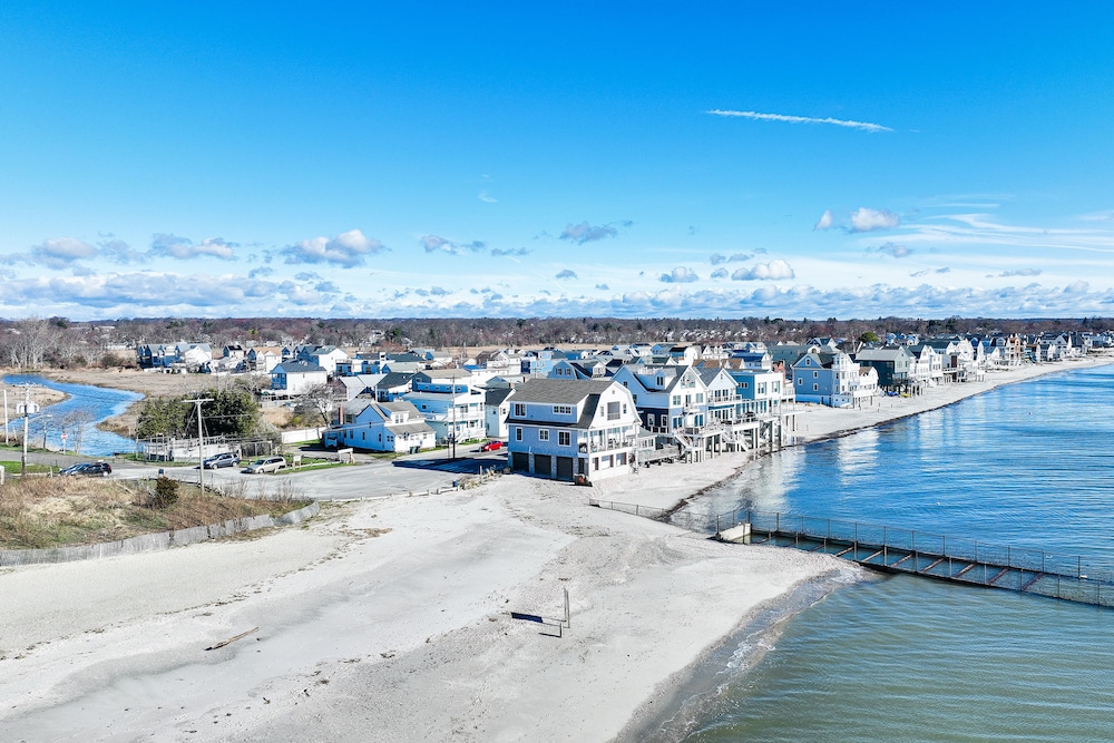 Milford Vacations - Milford Vacation Rental 1 Block to Beach! - Property Image 1