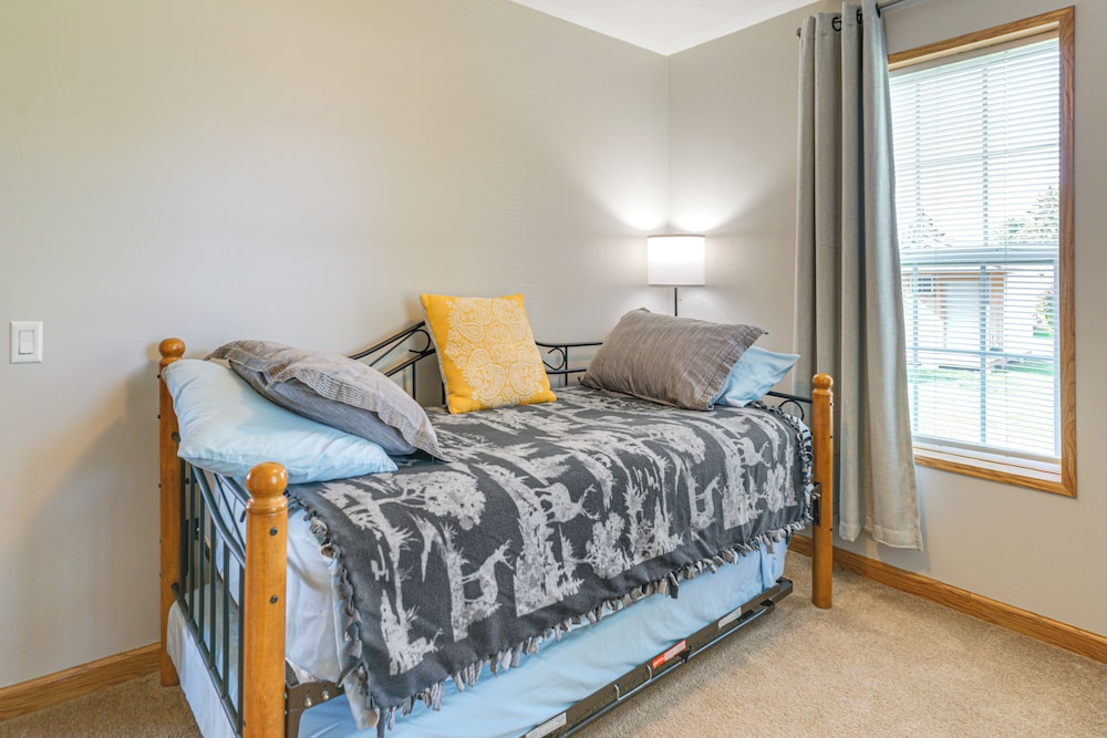 Lake & Lighthouse Views: Inviting Port Hope Home!