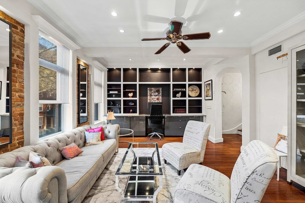 Gramercy Manor Triplex w Private Deck Garden