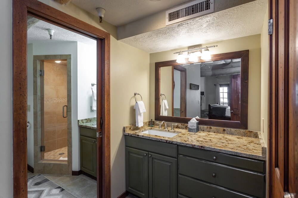 Pine Inn at Trail's End Lodge - Three Bedroom Residence with Den and Spa #5 3 Condo