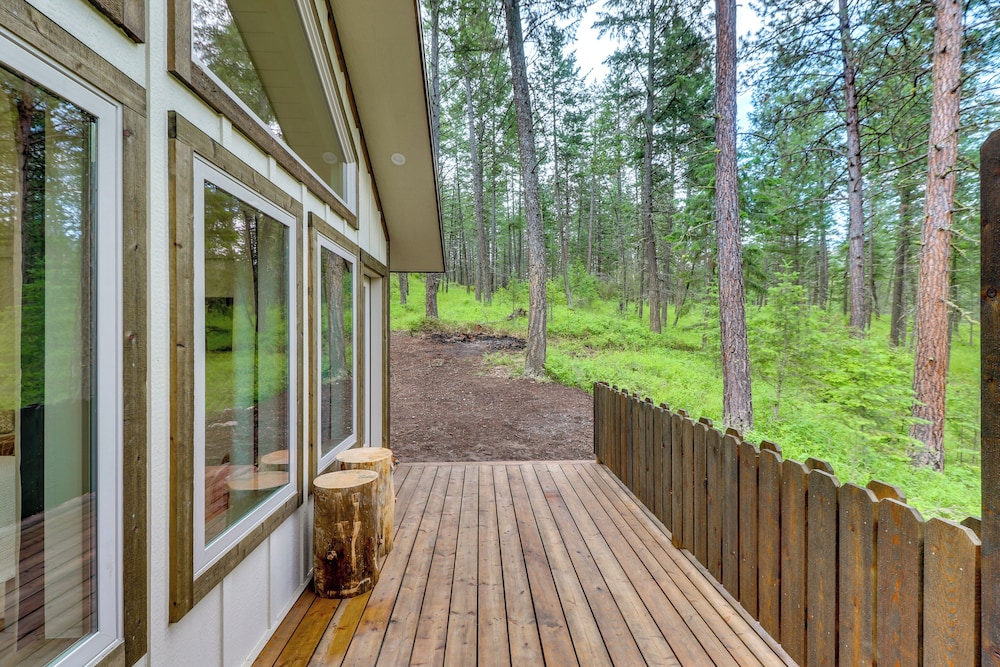 Dreamy Montana Cabin: Short Drive to Flathead Lake