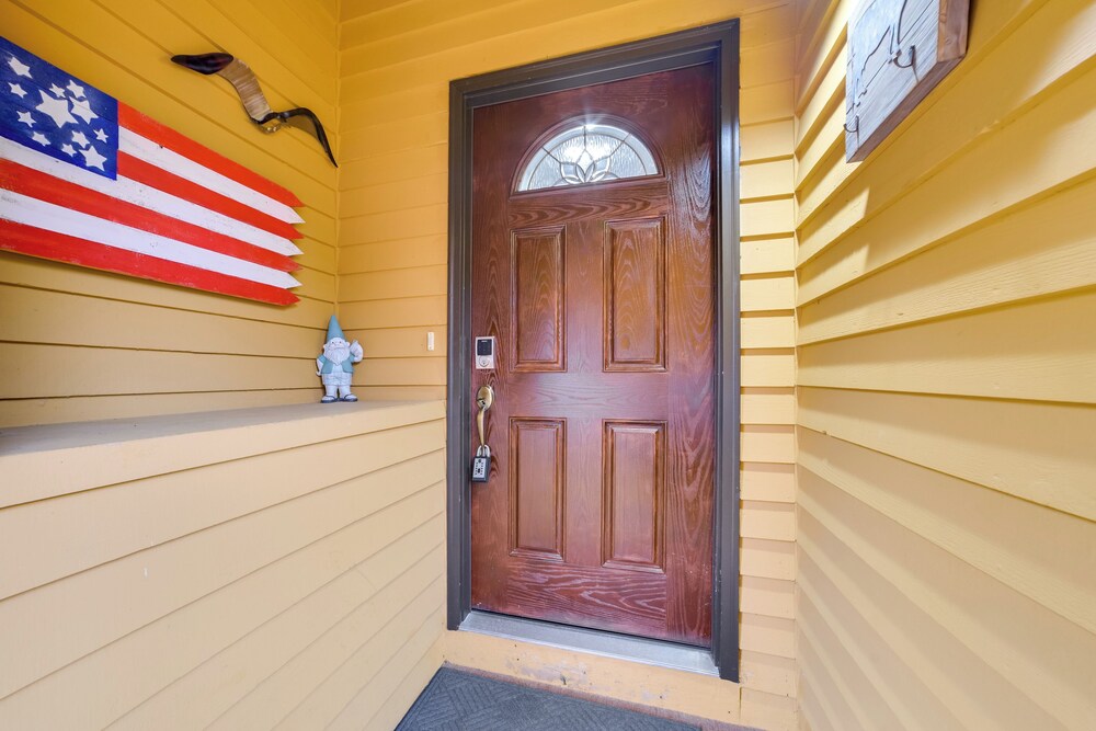 1 Mi to Nubs Nob Ski Resort: Harbor Springs Condo