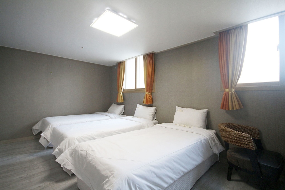 Yeosu Space Guest House view 5