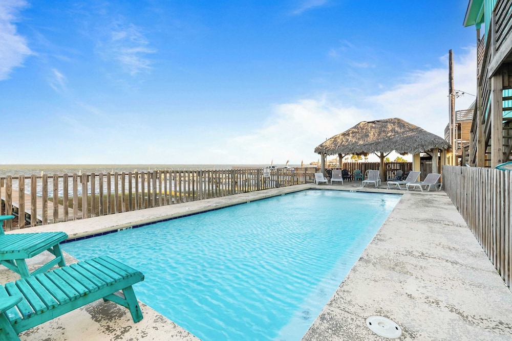 Laguna Sunrise Water Views, Private Pool + Minutes to Padre Island & Beaches