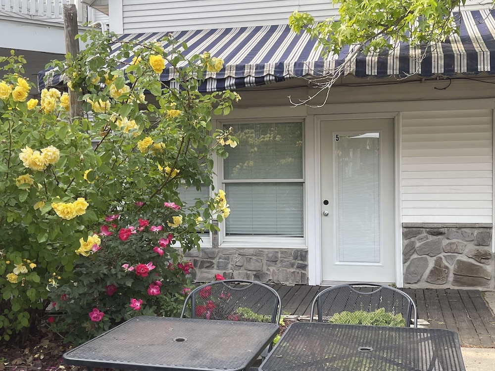 Harbour Square Suites