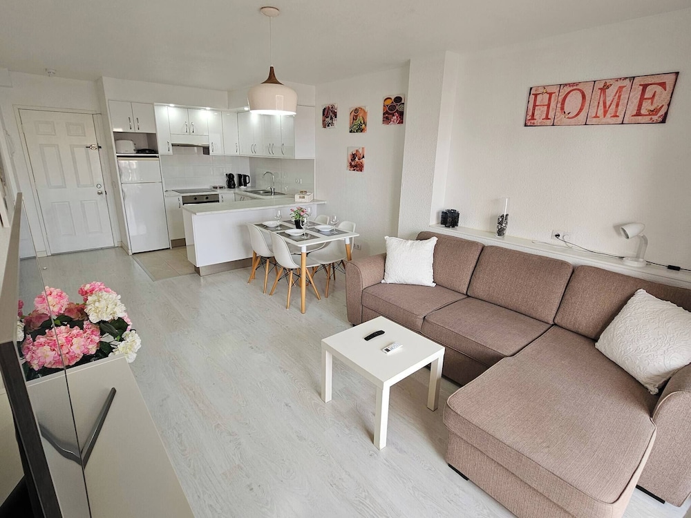 Los Cristianos Heated Pool Sea View AC