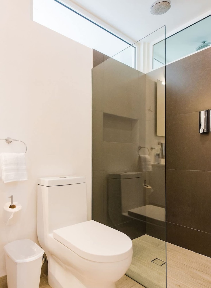 1 Rec Steps From the Beach Rooftop Pool