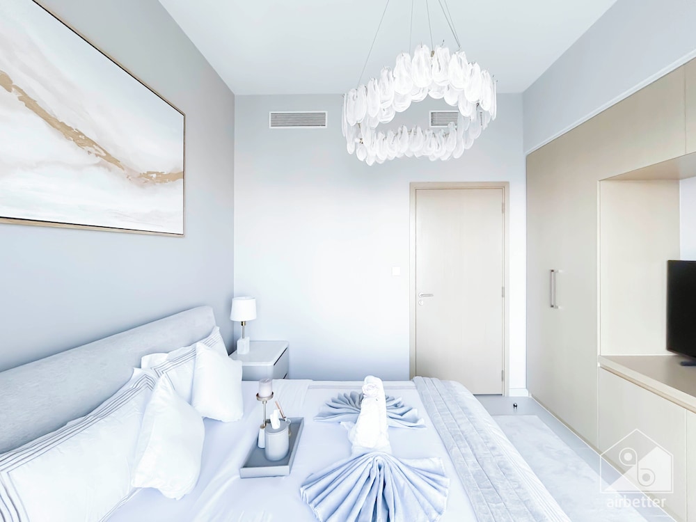 Luxurious Burj Royale One-bedroom & City Views