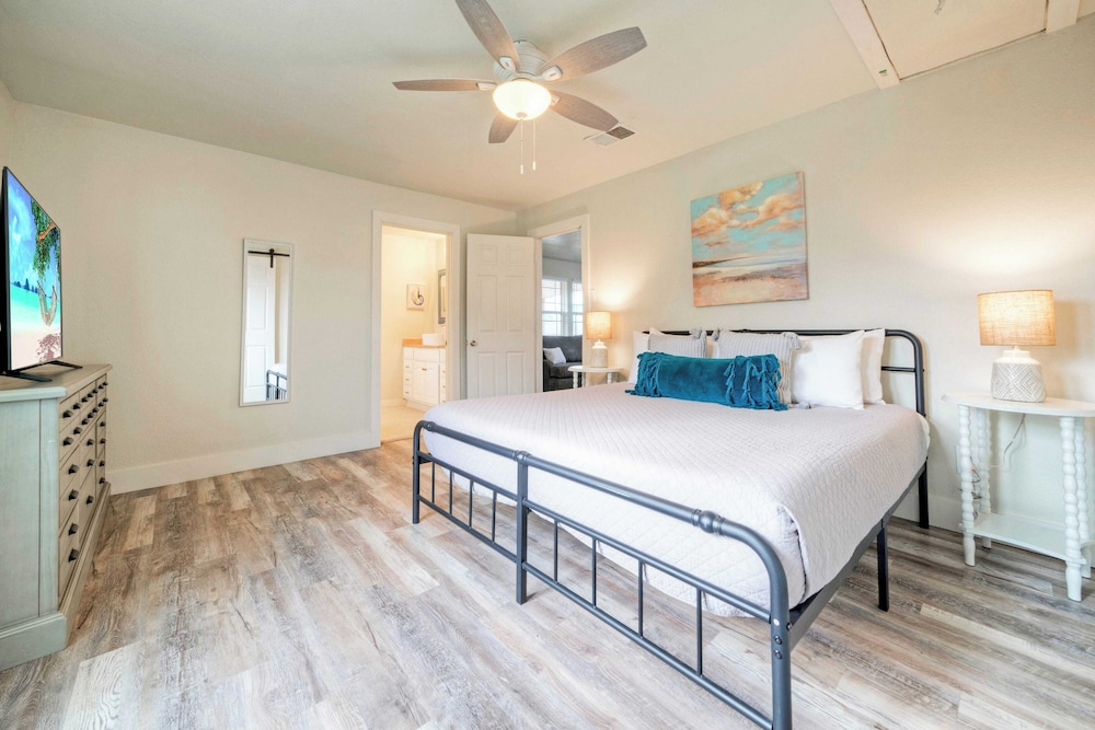 2-unit Home in Golf Cart Zone w/ Patio + Balcony Salty Sunshine: Multi-family Retreat