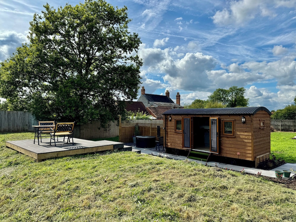 Mooffitch Riverview Hut