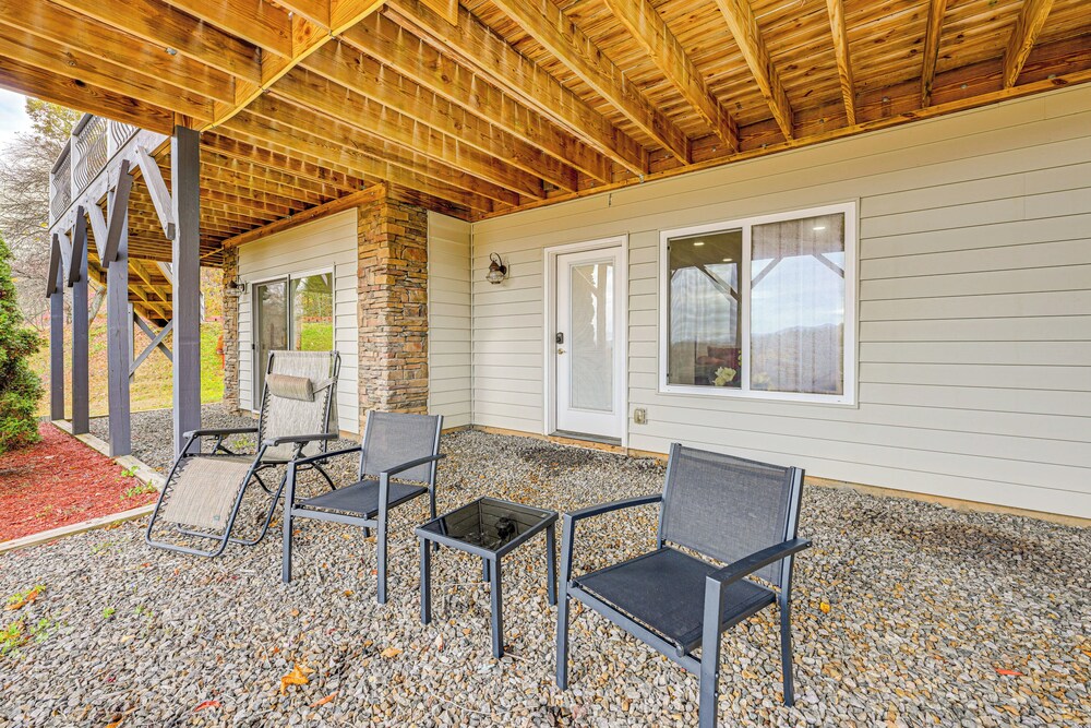 Near Hikes & Waterfalls: Smokey Mtn-view Haven!