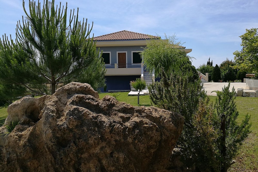 Alekos Beach Houses-Angelo