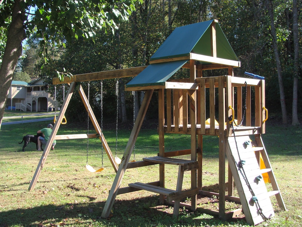 Chatuge Mountain Inn - Property Image 4