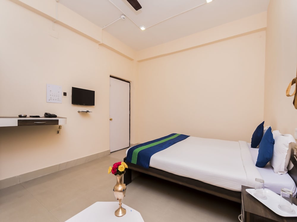 OYO 8998 Hotel Aayash