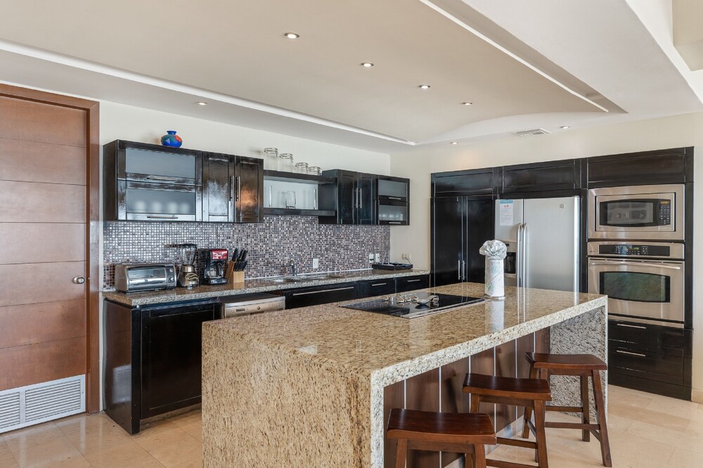 Encanto Living 1103 -3BR by Kivoya