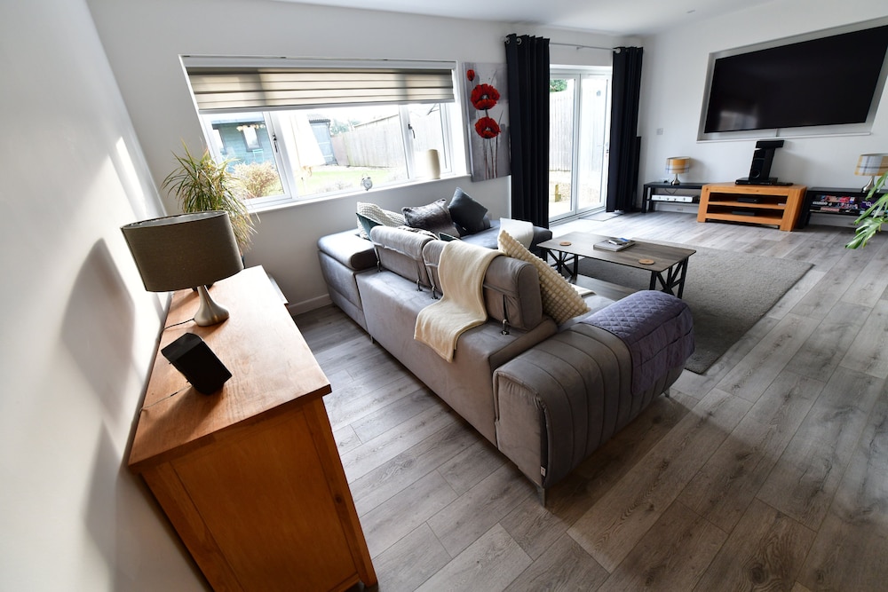 2Bd Garden Home - A Short Walk To Stonehenge