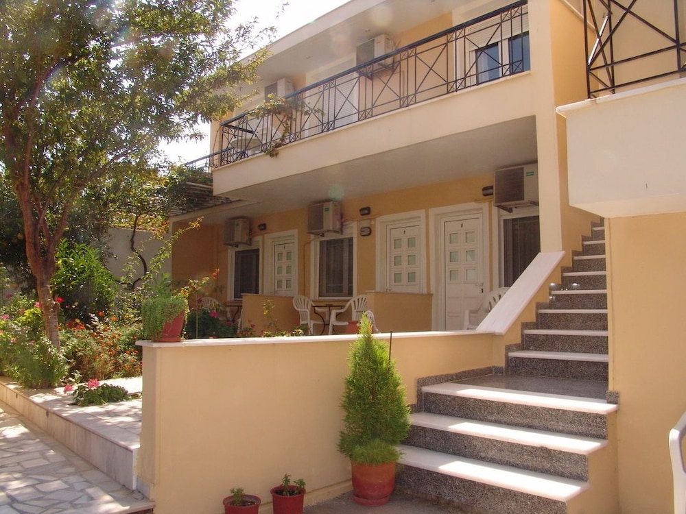 Gera Bay Studios and Apartments