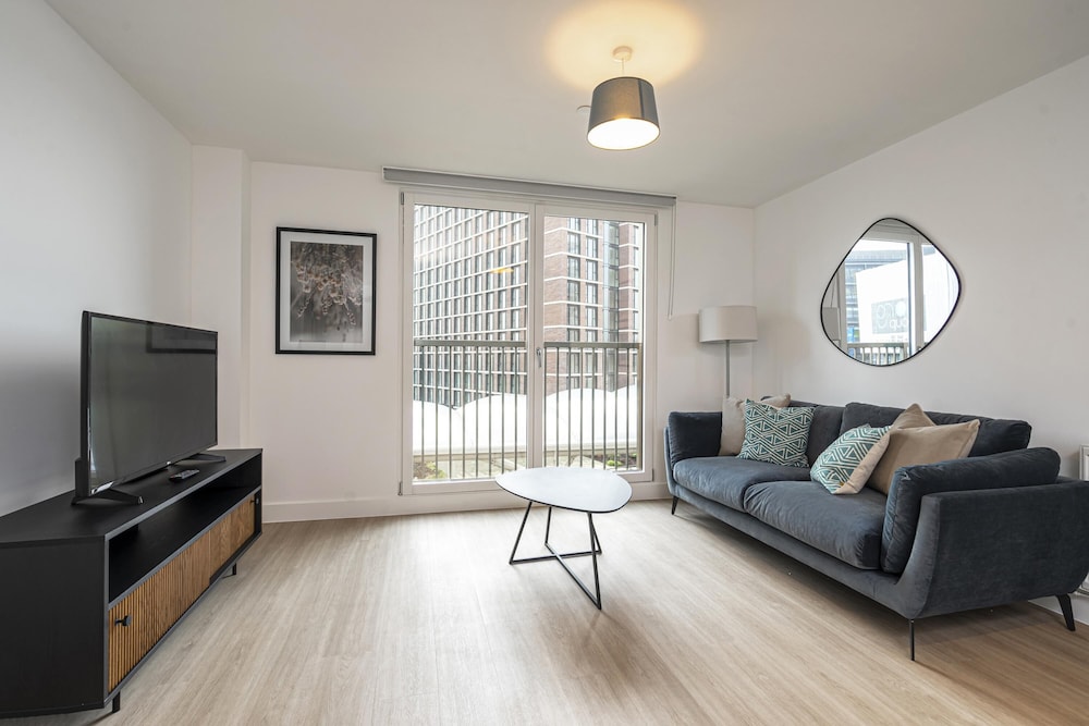 Convenient City Apartment view 4