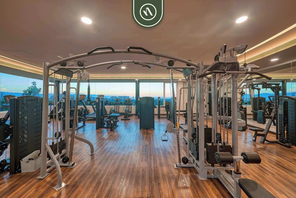 Luxury 2 BR Condo Near Golf Courses and Marina
