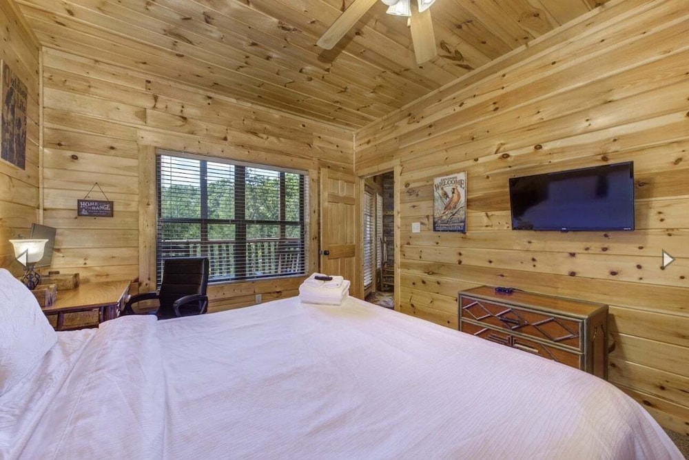 Knotty But Nice 4 Bedroom Home