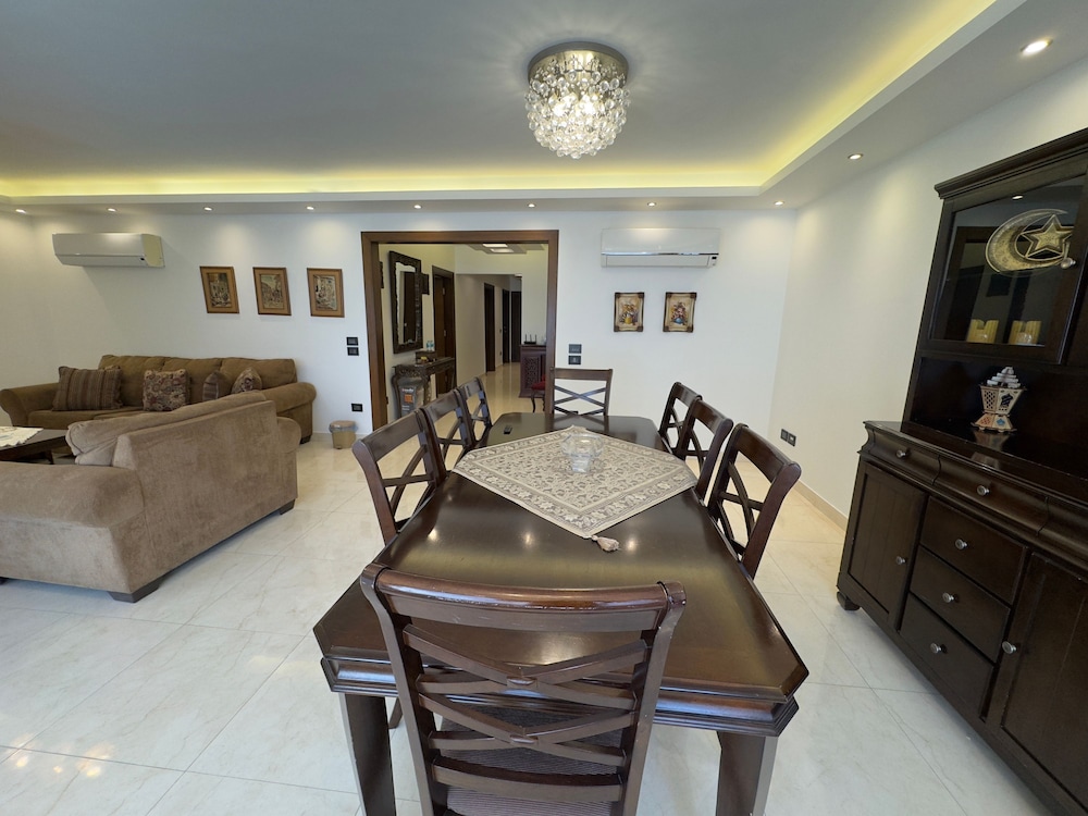 1108 Spacious 3BR Apt 2BA Near Airport