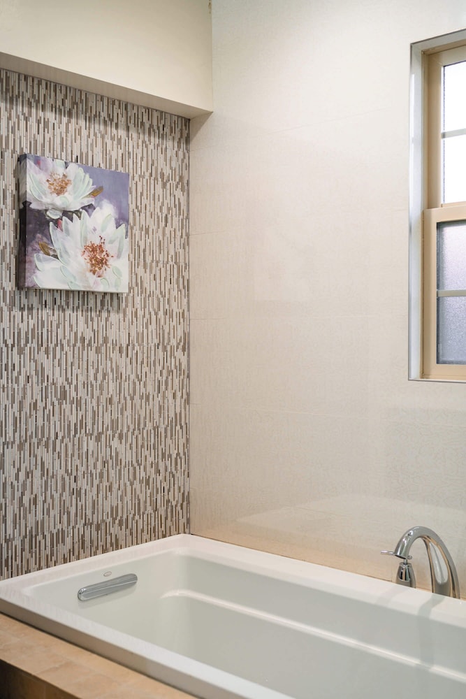 Luxury Estate With Sparkling Pool & Elegant Amenities