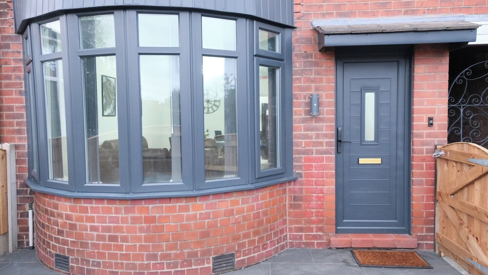 Modern House - 3 Bedrooms - 1 Bath - Mancity