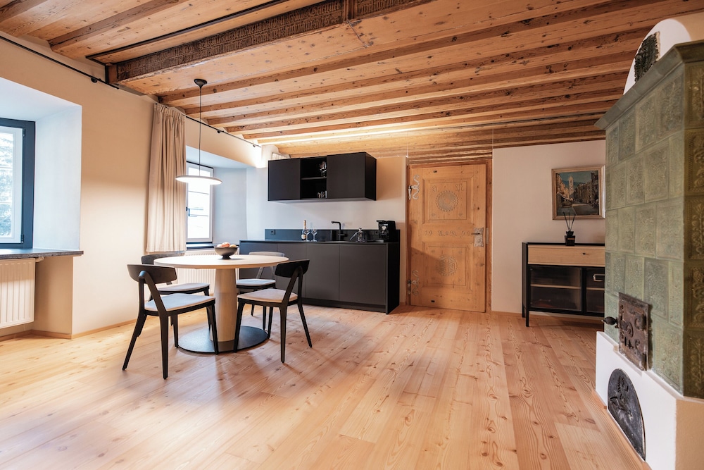 Schwarzer Adler - Concept Living