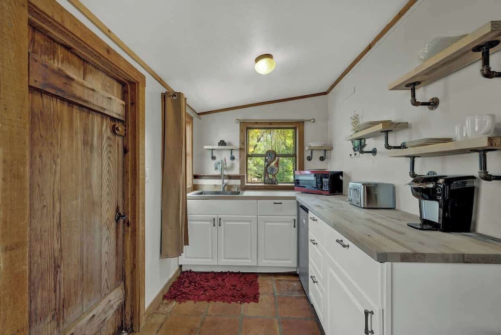 Terracotta Retreat/ Sleeps 30!
