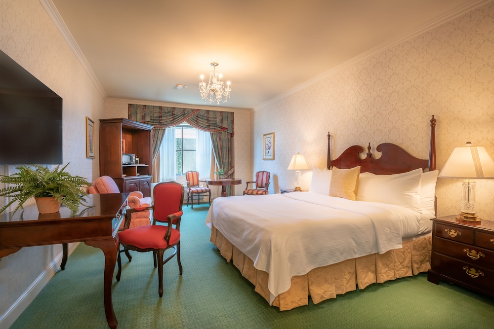 Newark Vacations - Bristol Hotel, Boutique Collection - Property Image 1